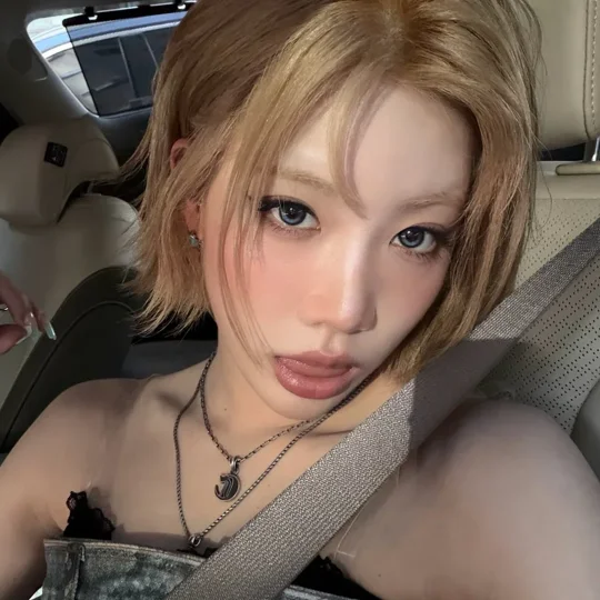 Kim Lip 1