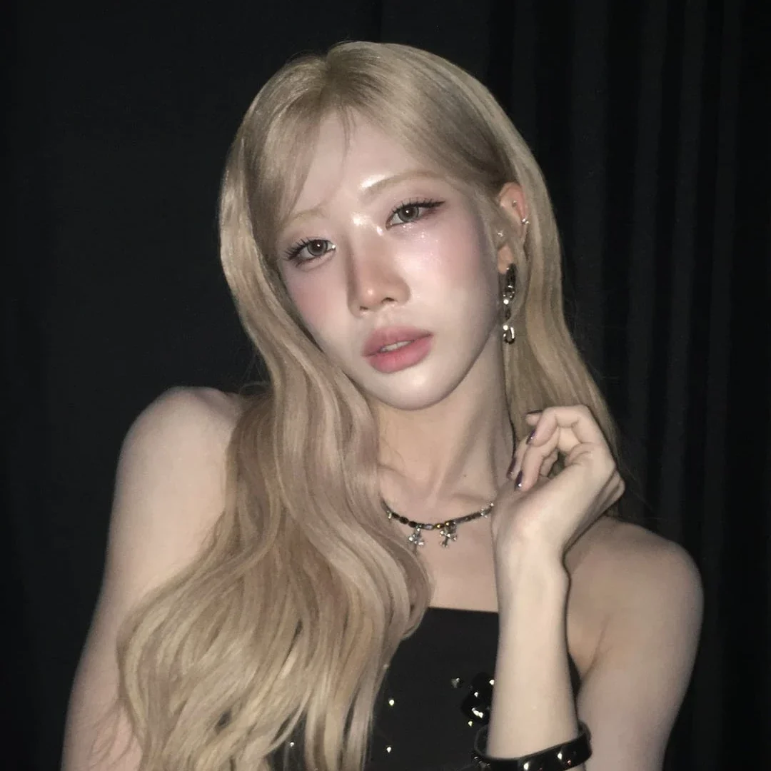 Kim Lip gallery image