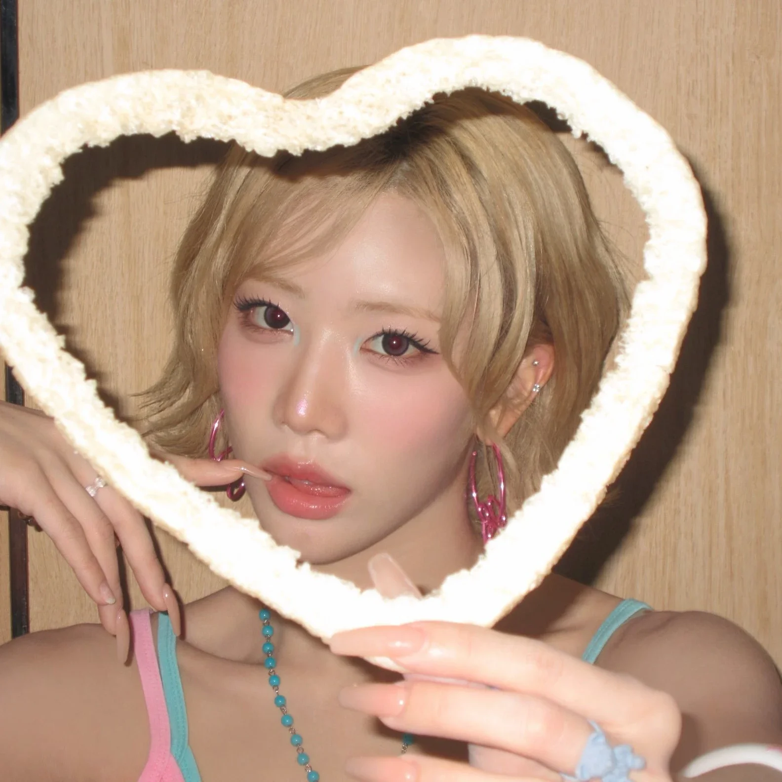Kim Lip gallery image