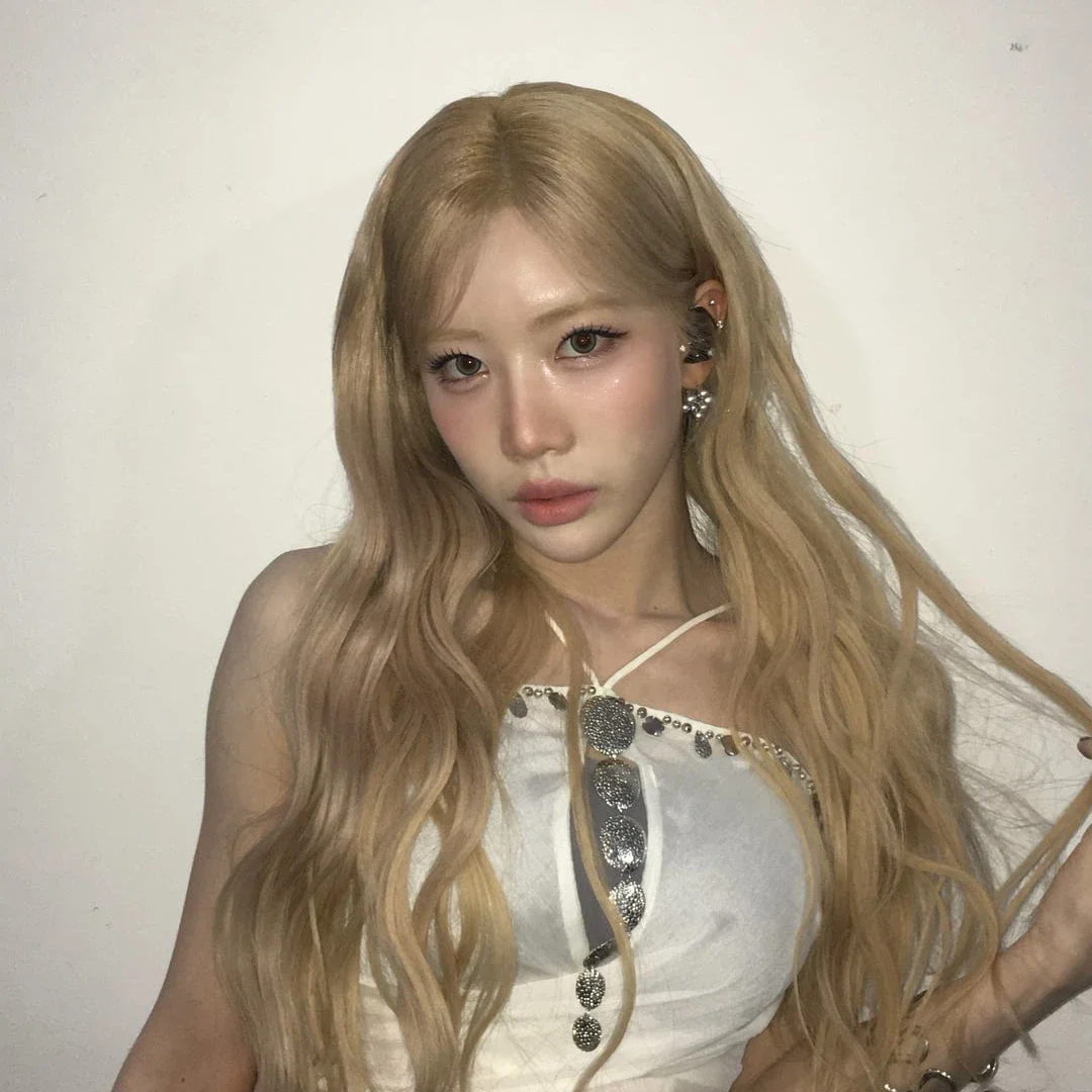 Kim Lip gallery image