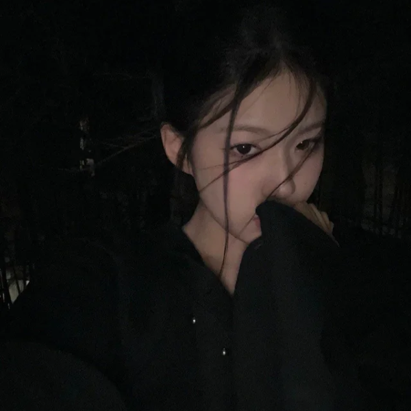 Gambar galeri Yoon Jiyoon