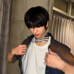 Jisung gallery image