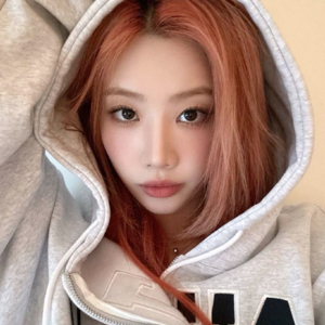 Kim Lip gallery image