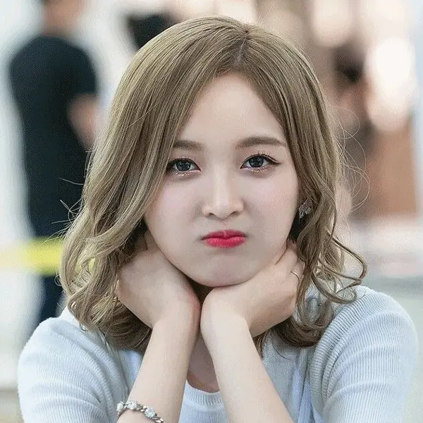 Xuanyi gallery image