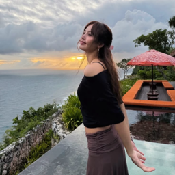 Lalisa gallery image