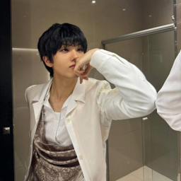 Jisung gallery image