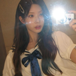 Kim Lip gallery image