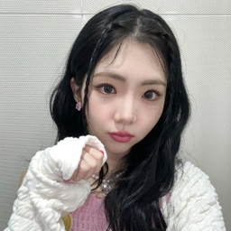 ChaeY(채이) gallery image