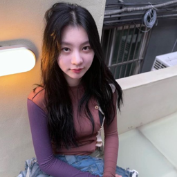 YiYeon gallery image