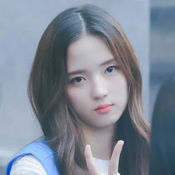 Lee JiWoo gallery image