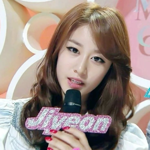 Jiyeon gallery image