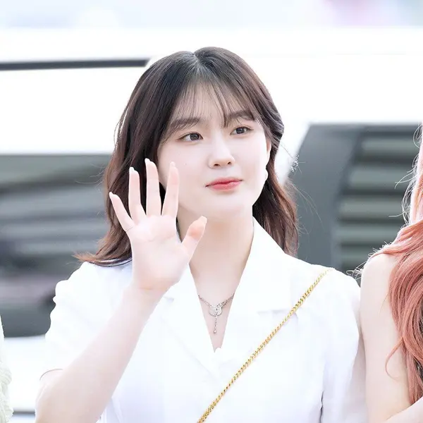 Chaehyun gallery image