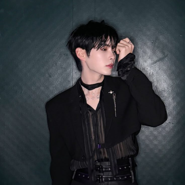 Sung Hanbin galerijafbeelding