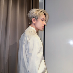 Heeseung gallery image