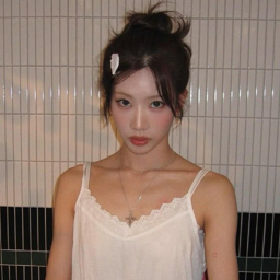 Kim Lip gallery image