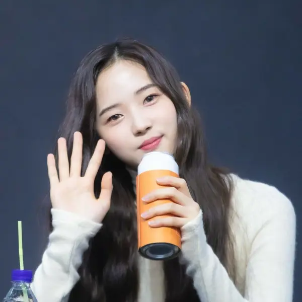 Lee JiWoo gallery image