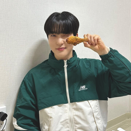 Kim Wooseok galerijafbeelding