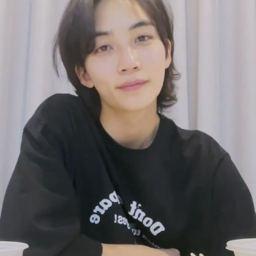 Jeonghan gallery image