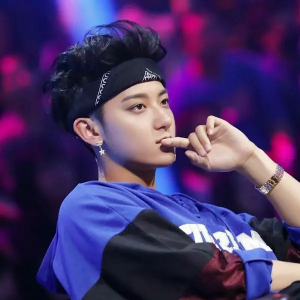 Huang Zitao gallery image