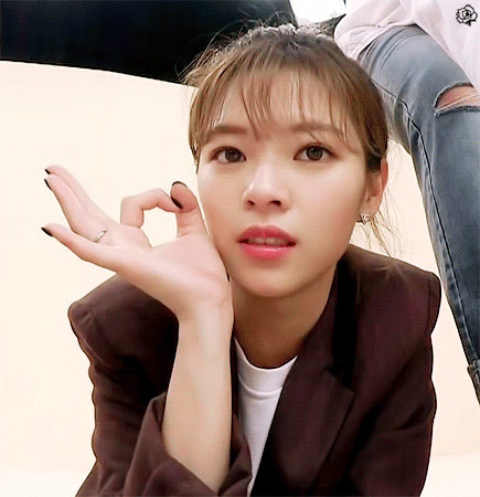 Jeongyeon gif