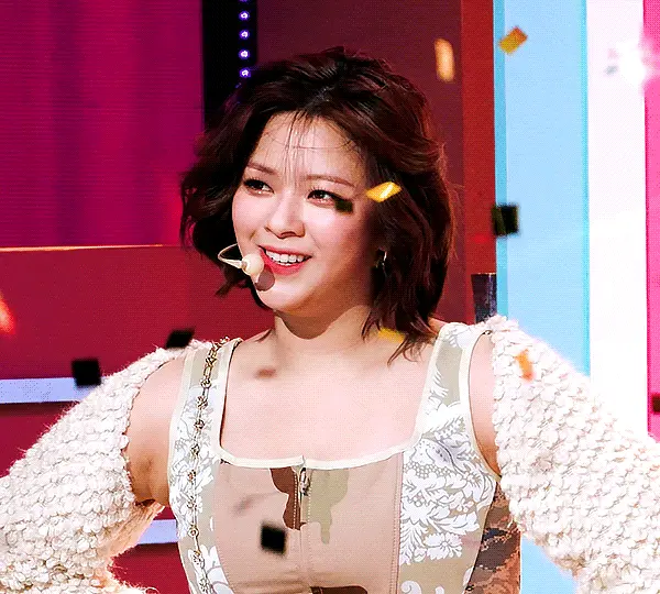 Jeongyeon gif