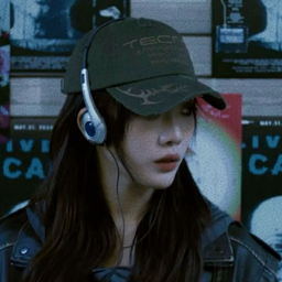 Kim Lip gallery image