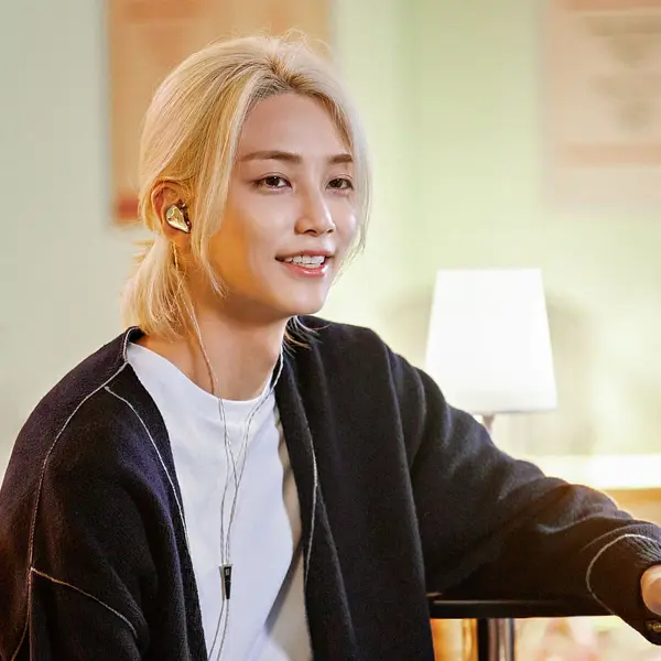 Jeonghan gallery image