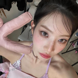 Kim Lip gallery image