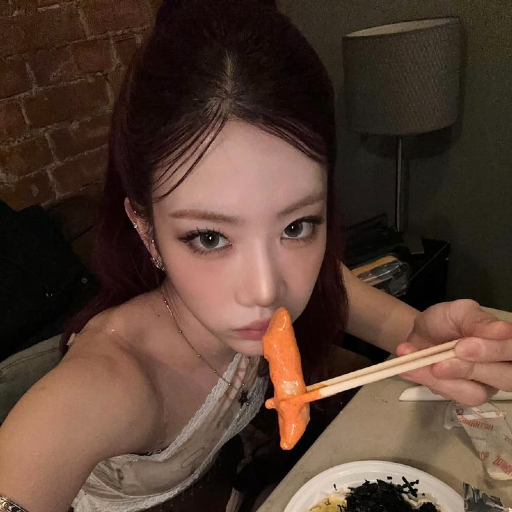 Kim Lip gallery image