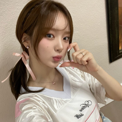 E.JI gallery image