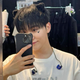 Seungkwan gallery image