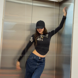 Lalisa gallery image