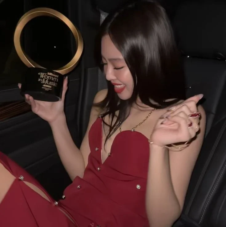 Jennie gallery image