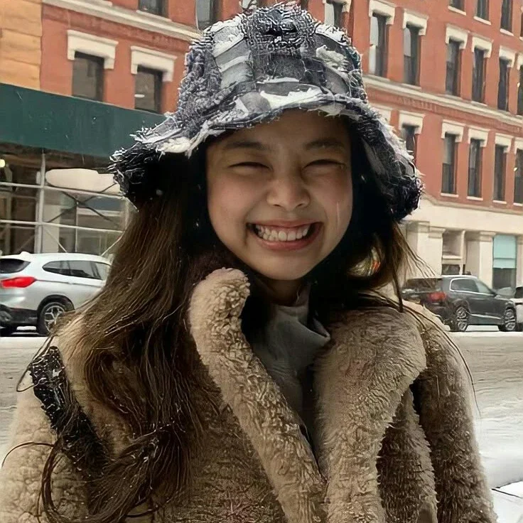 Jennie gallery image