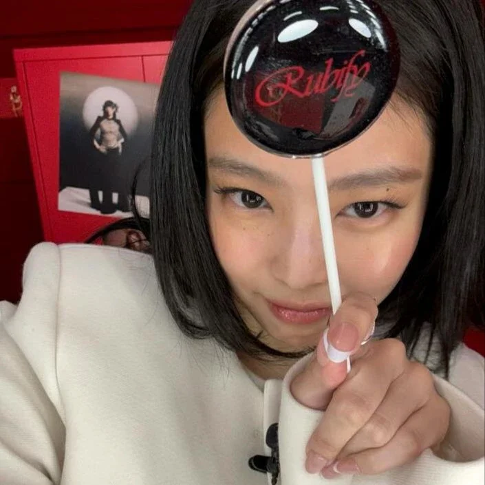 Jennie gallery image