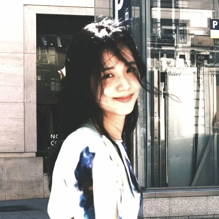 Jisoo gallery image
