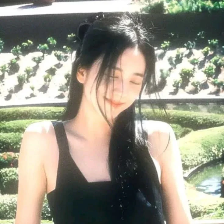 Jisoo gallery image