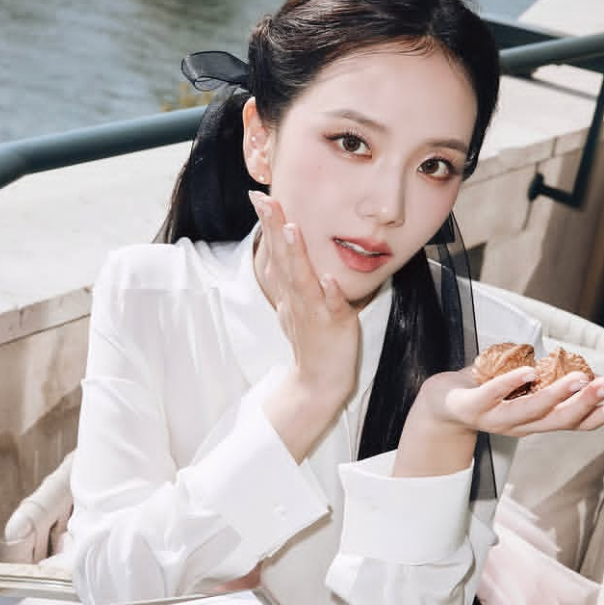 Jisoo gallery image