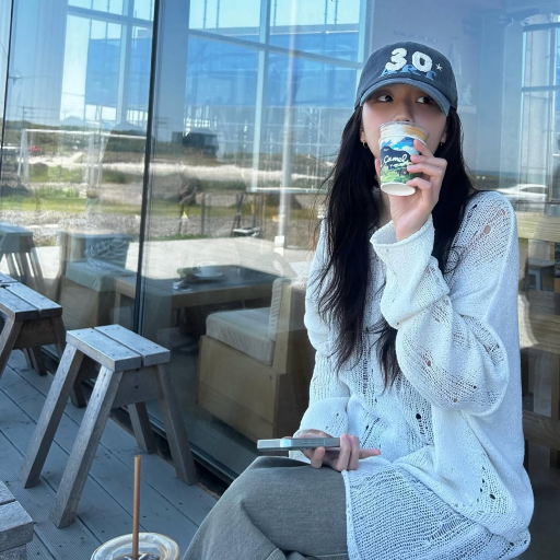Jisoo gallery image