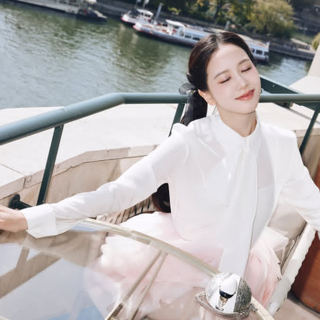Jisoo gallery image