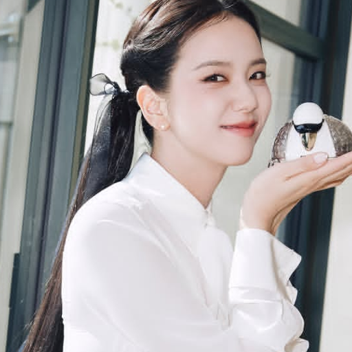 Jisoo gallery image