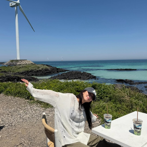 Jisoo gallery image