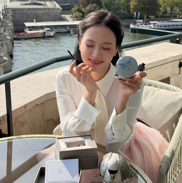 Jisoo gallery image