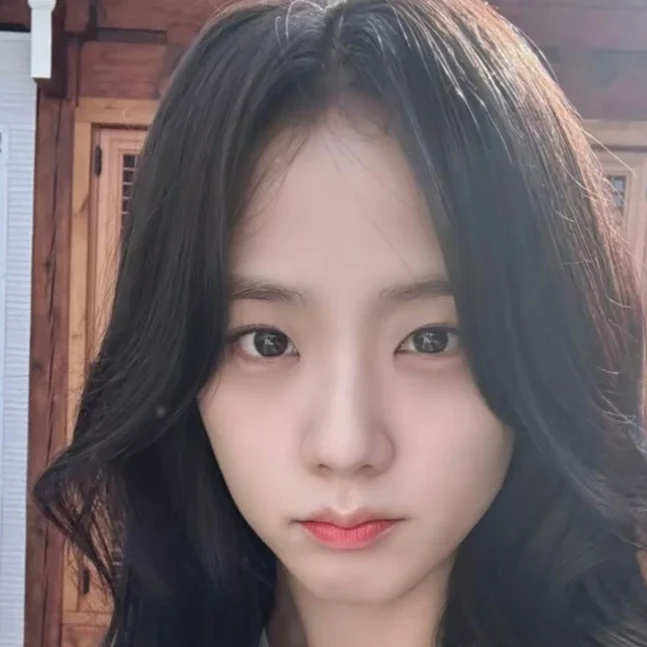 Jisoo gallery image