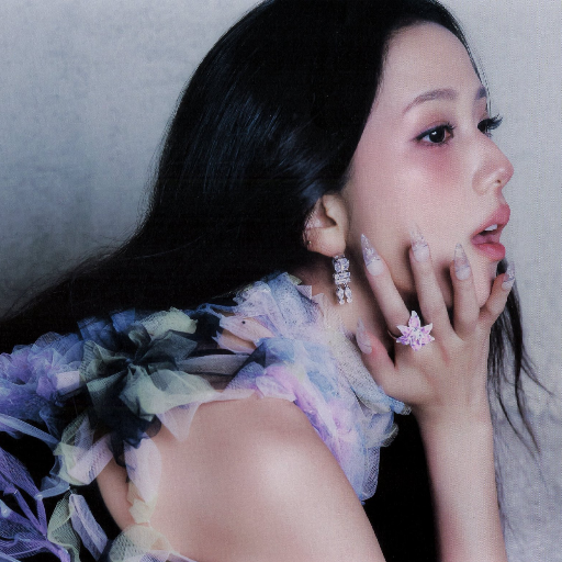 Jisoo gallery image