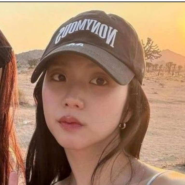 Jisoo gallery image