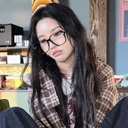 Soyeon gallery image