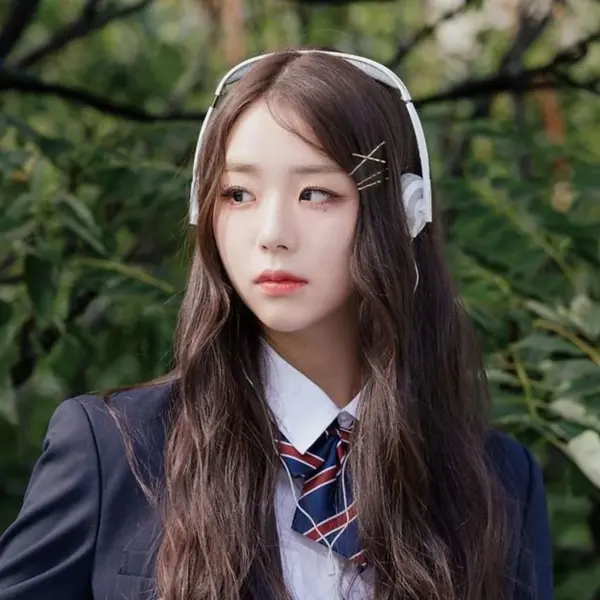 Kim ChaeYeon gallery image