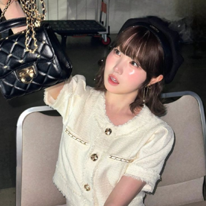 Hitomi gallery image