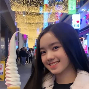 Elisia gallery image